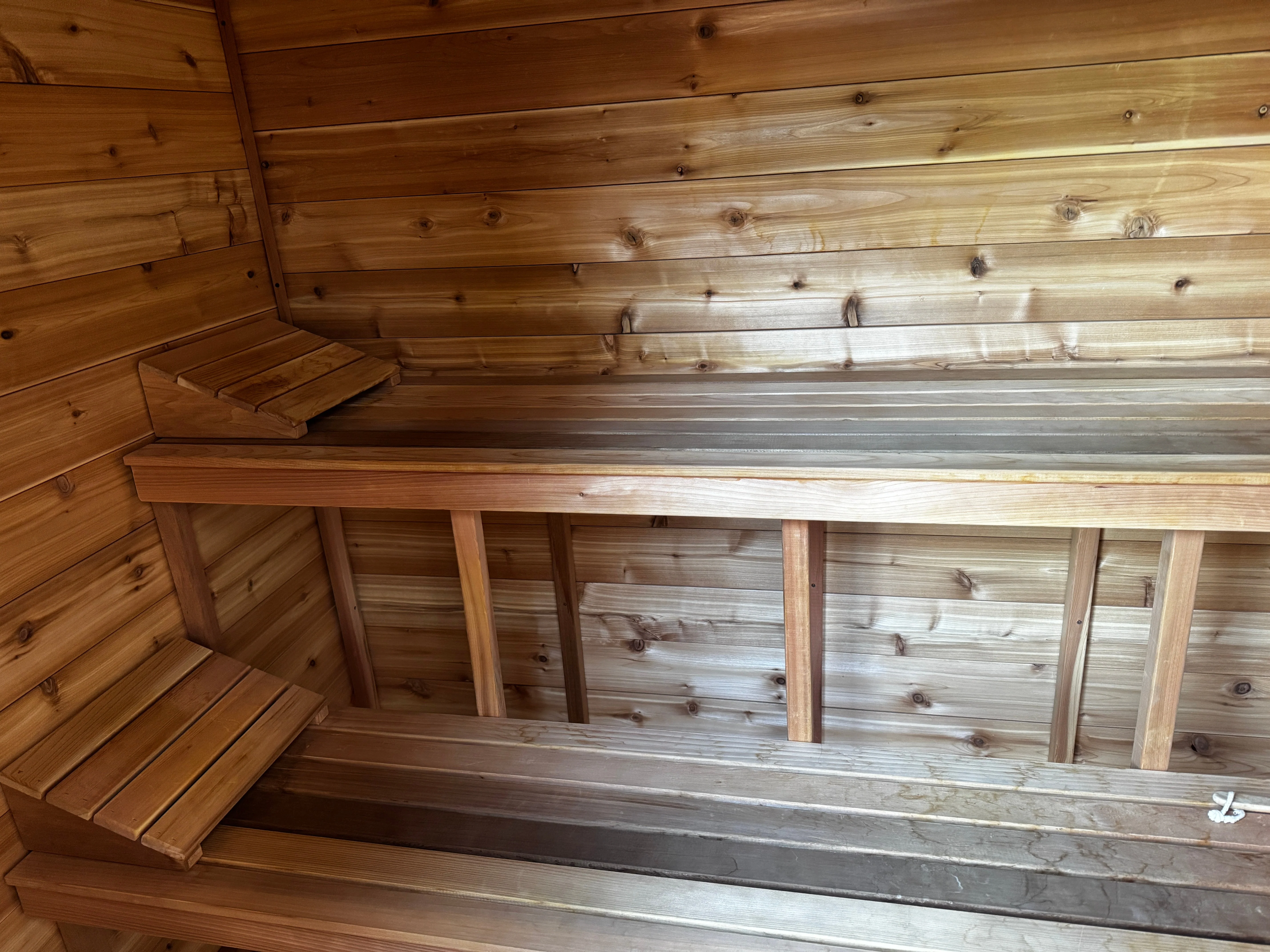 Dundalk LeisureCraft Knotty Cedar Outdoor Cabin Sauna - Image 4